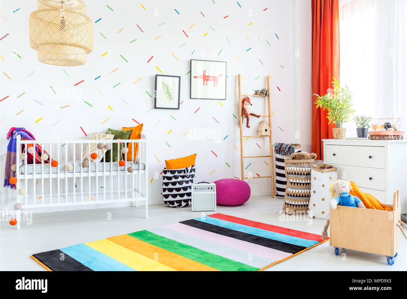 Chambre Bebe Dans Un Style Scandinave Avec Lit Bebe Blanc Photo Stock Alamy
