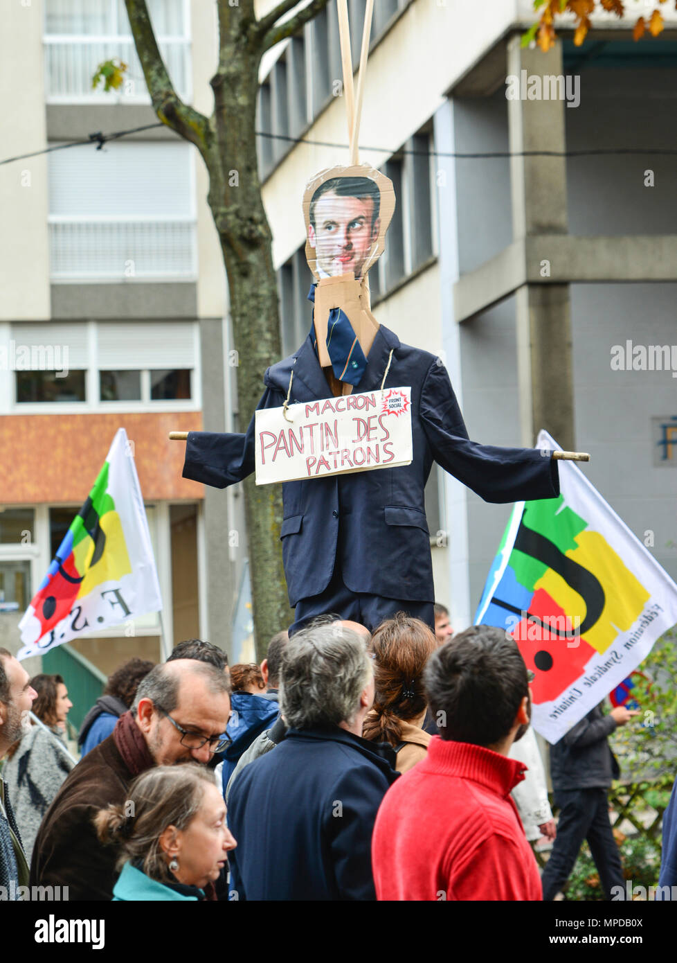 LE MANS, FRANCE - 10 octobre 2017 : La figure du président de la France Emmanuel Macron pendant une grève Banque D'Images