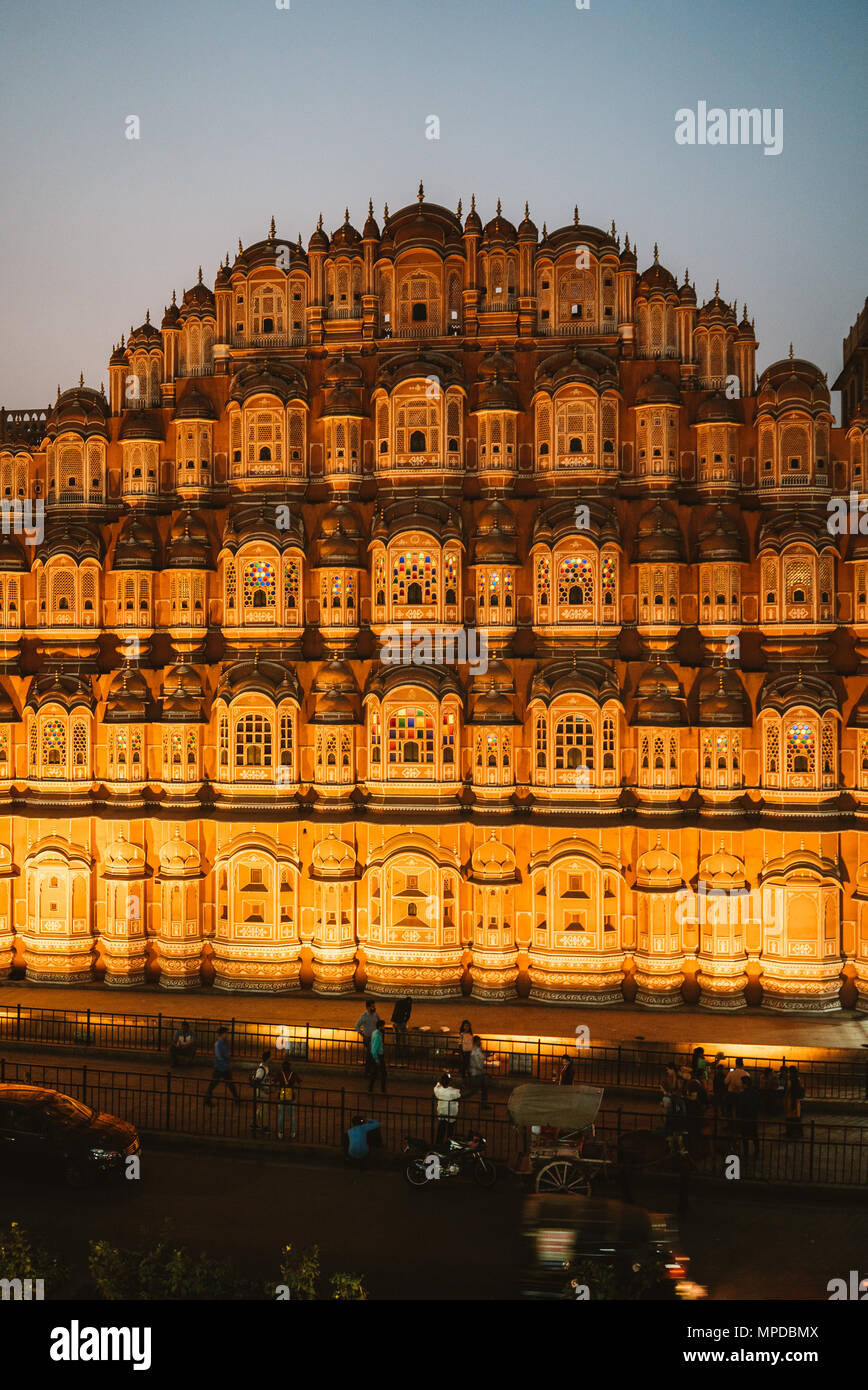 Hawa Mahal éclairés la nuit à Jaipur, Inde Banque D'Images Hawa Mahal éclairés la nuit à Jaipur, Inde Banque D'Images
