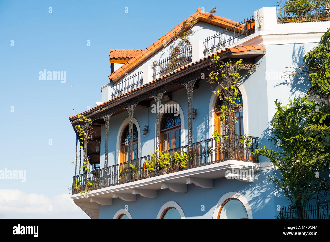Belle façade de maison, bâtiment historique extérieur - Casco Viejo, Panama City Banque D'Images