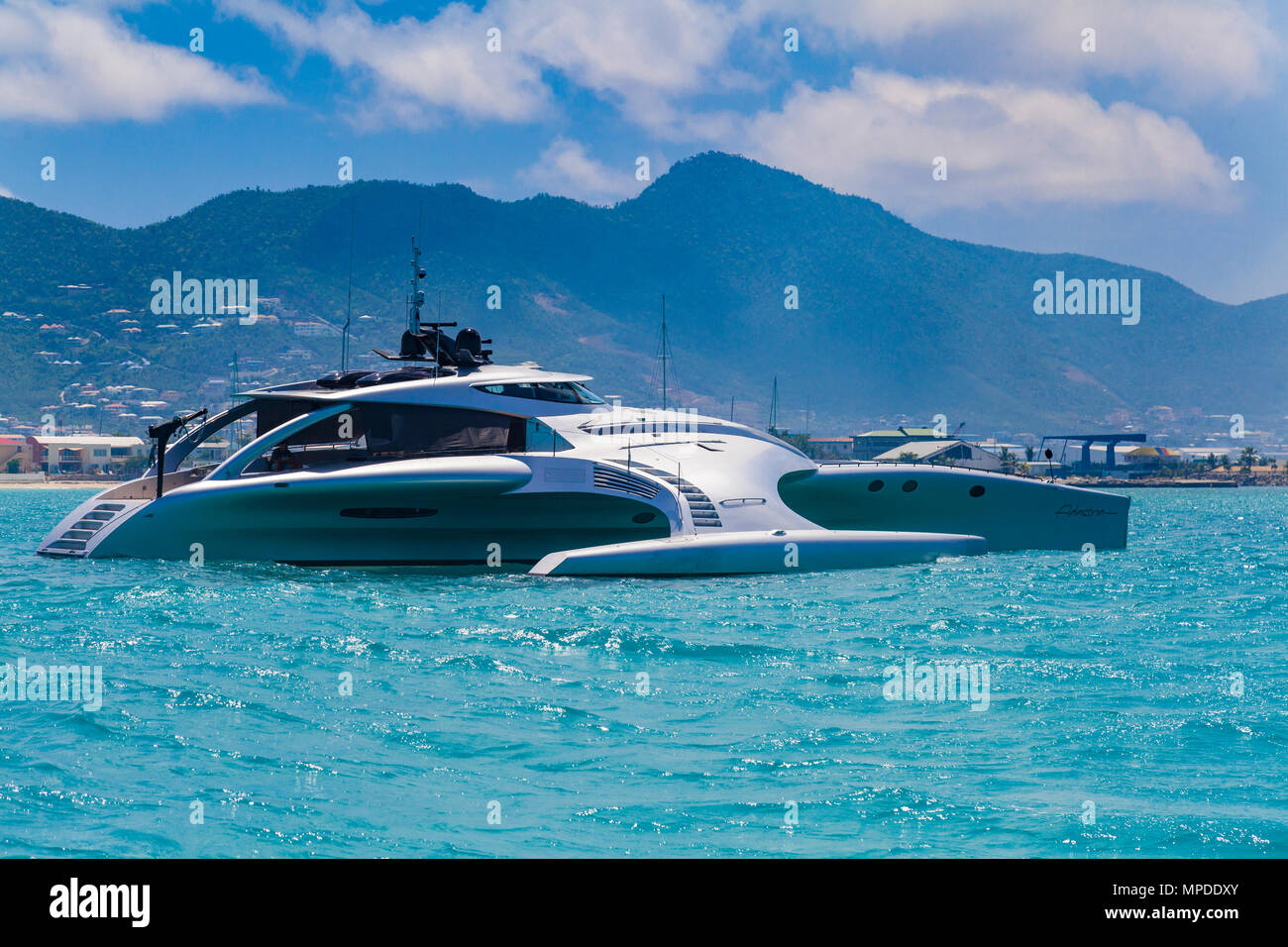 Simpson Bay yacht de luxe à Sint Maarten, Pays-Bas côte dans l'île des Caraïbes Banque D'Images