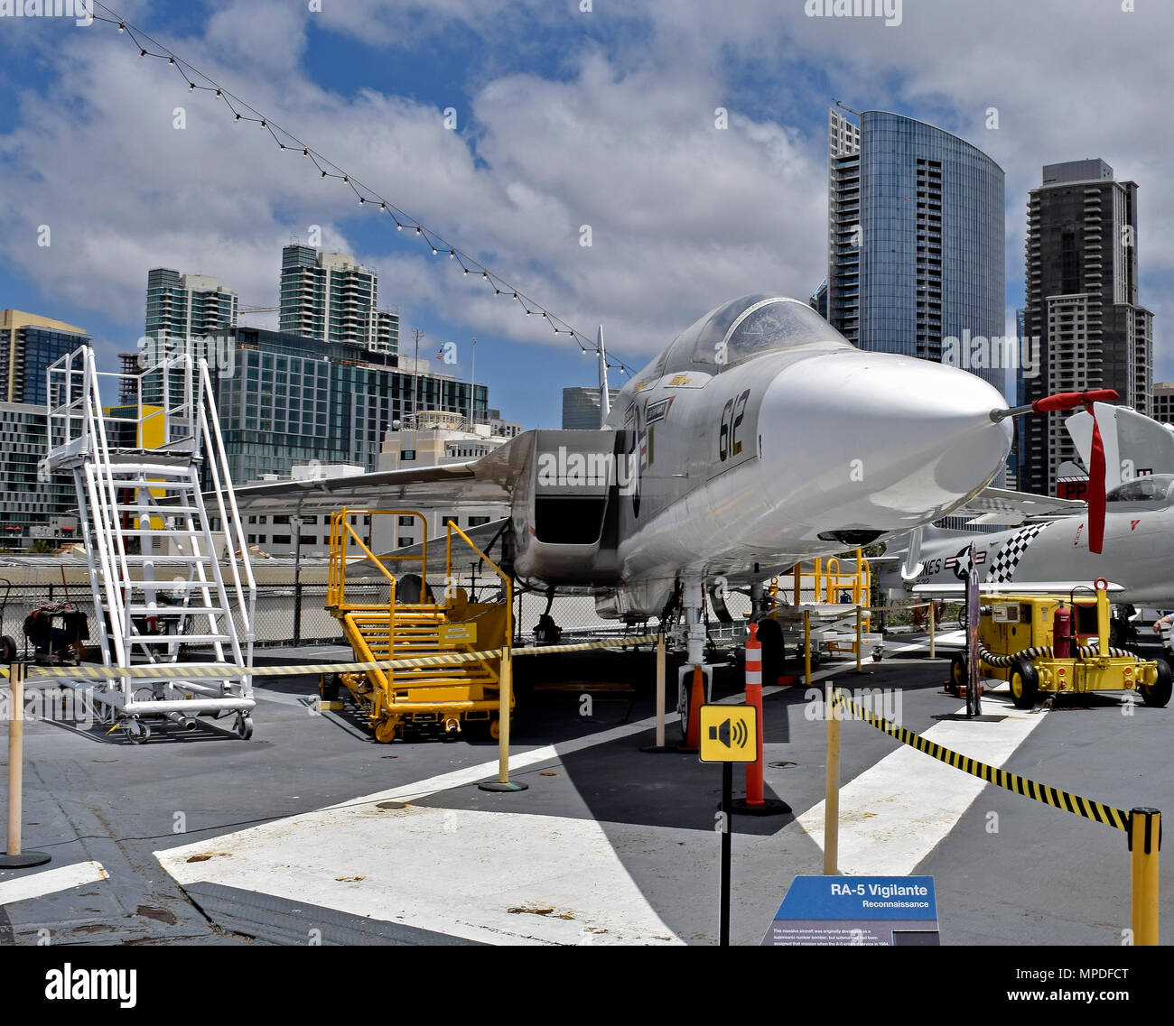 RA-5 vigilante de l'avion à réaction de reconnaissance sur le pont de l'USS Midway Museum, San Diego, Californie Banque D'Images