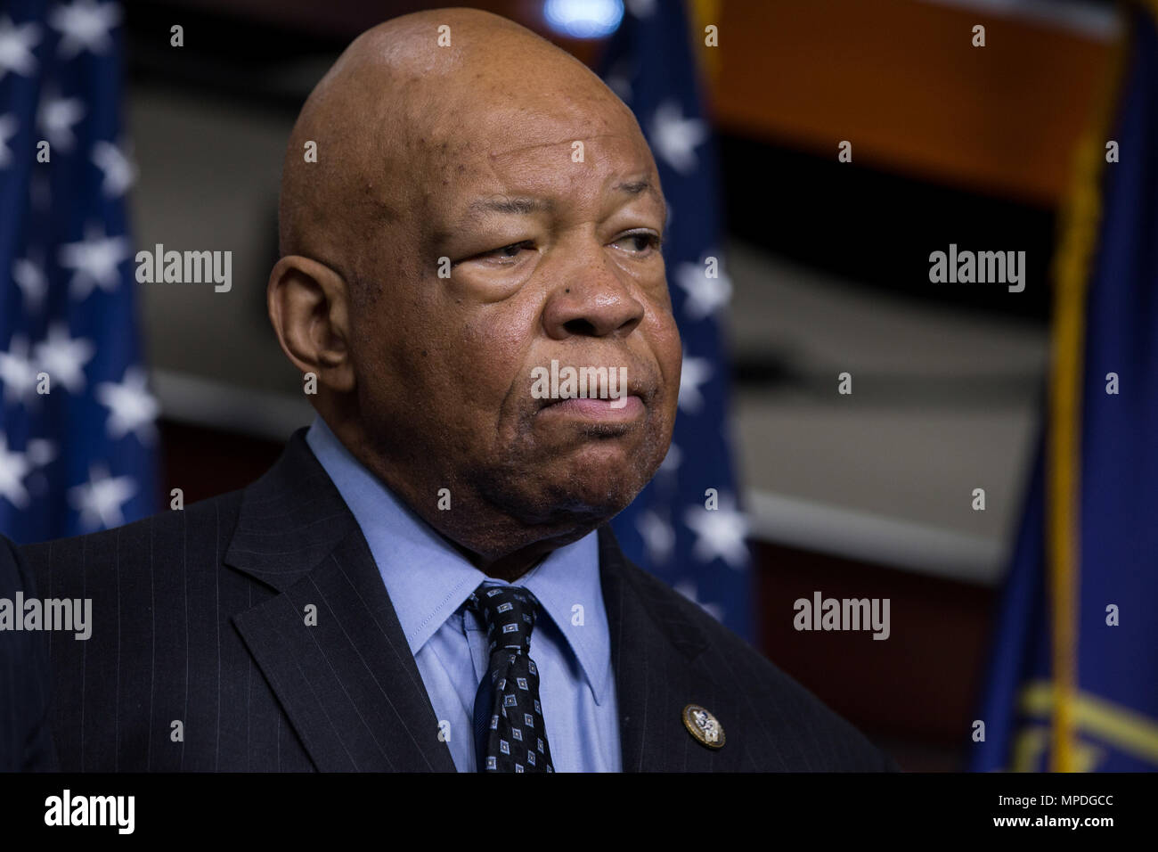 Elijah Cummings rép. (D-MD) lors d'une conférence de presse pour présenter les efforts déployés par les démocrates à la chambre d'établir et d'une commission indépendante pour enquêter sur les liens entre le président de la Russie et de l'atout le 17 mai 2017 au Capitole. Banque D'Images