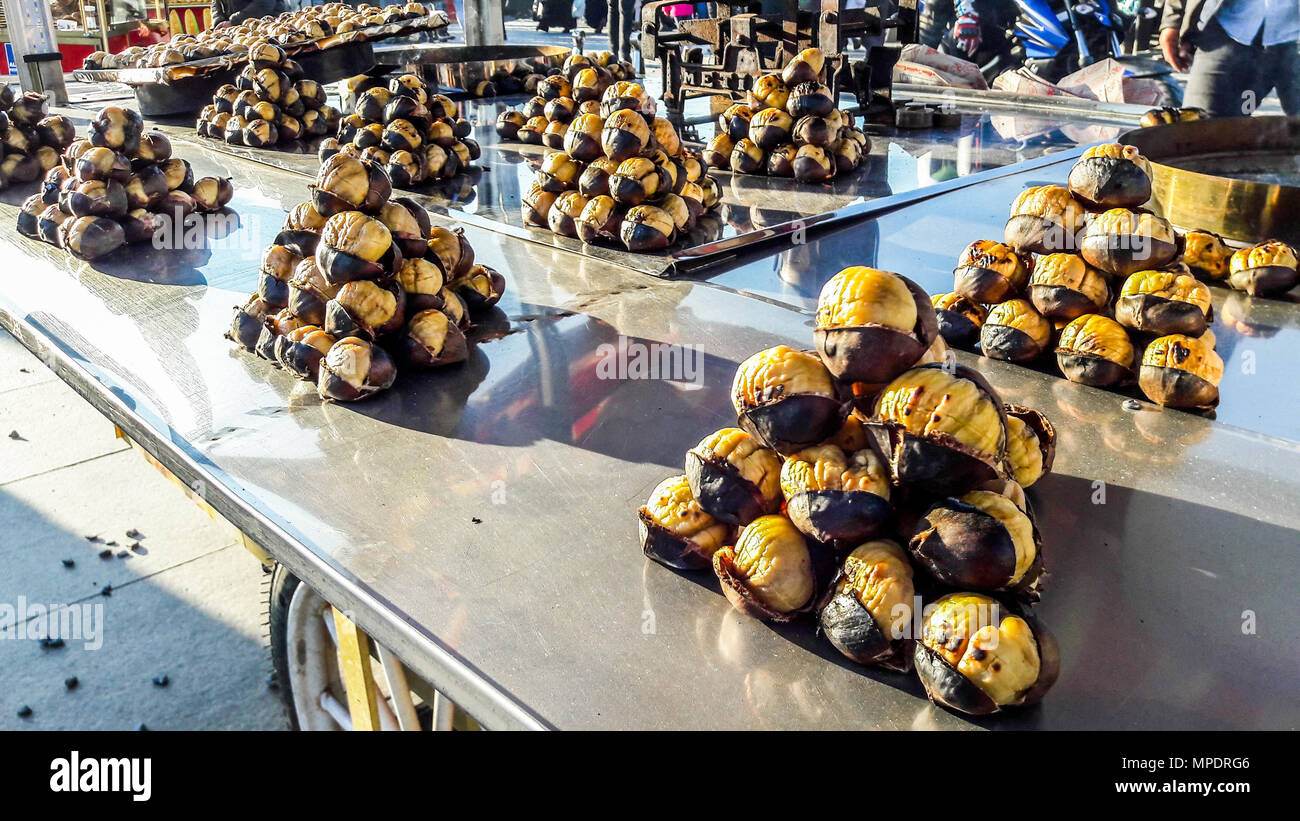 L'alimentation de rue turc alimentation biologique marron. Banque D'Images