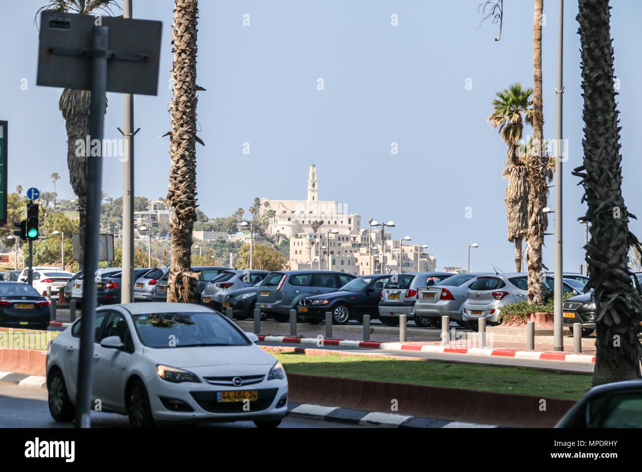 Tel Aviv, Israël - 15 mai 2018 : La vue de la promenade de la côte de Tel Aviv à la vieille ville de Jaffa, en Israël. Banque D'Images