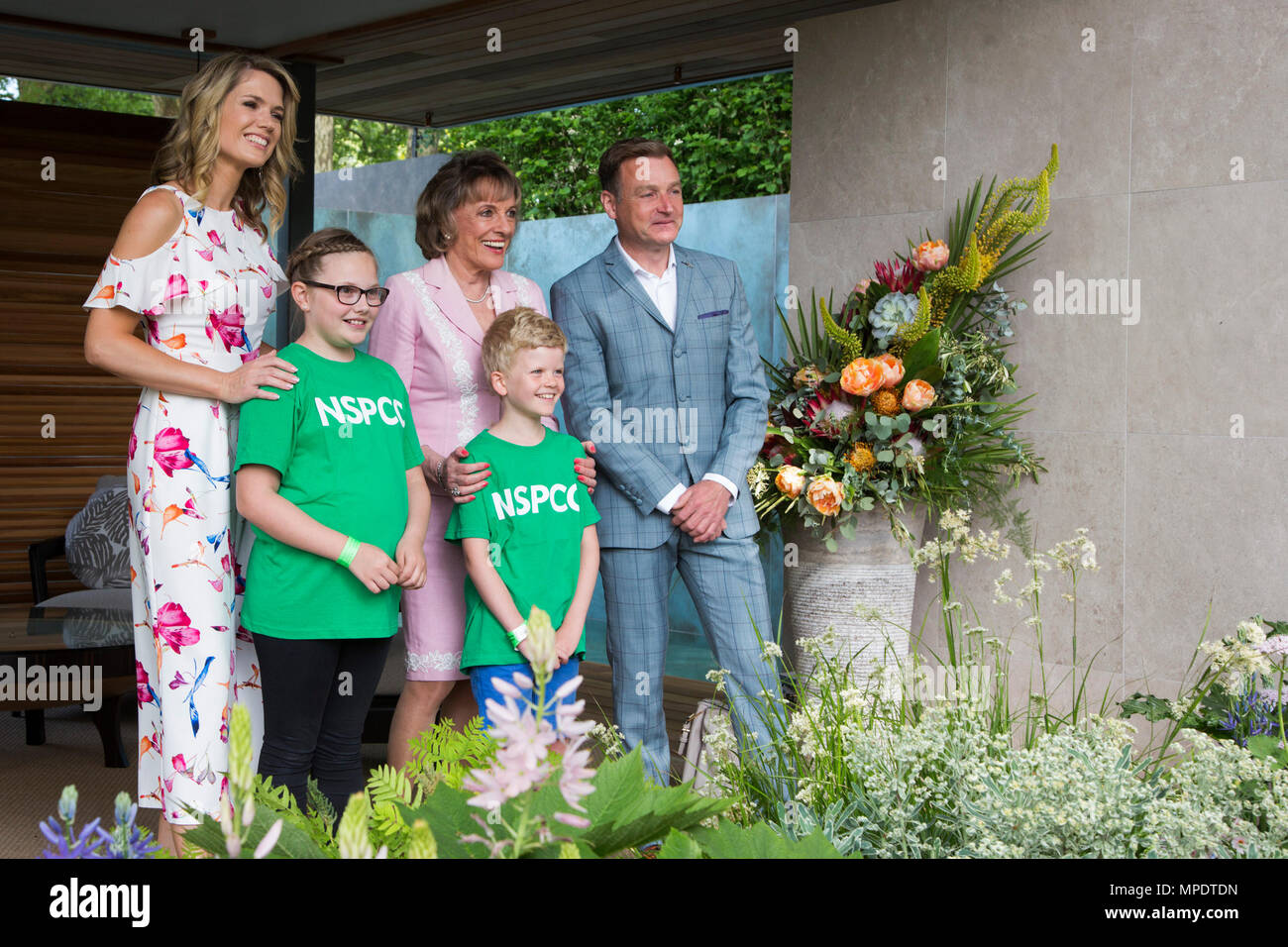 Charlotte Hawkins et Dame Esther Rantzen à la RHS Chelsea Flower Show 2018 Banque D'Images