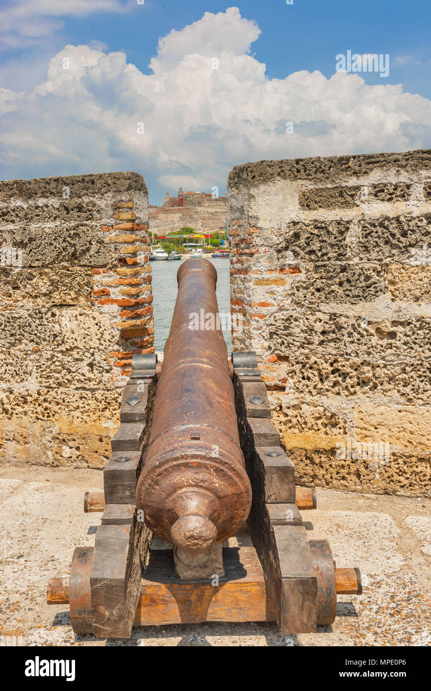 Close up au canon sur les remparts de Cartagena de Indias en Colombie Banque D'Images