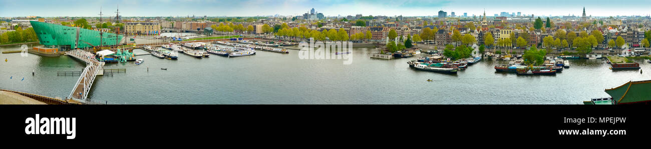Vue panoramique d'Amsterdam de l'Est de Docklands, Pays-Bas Banque D'Images