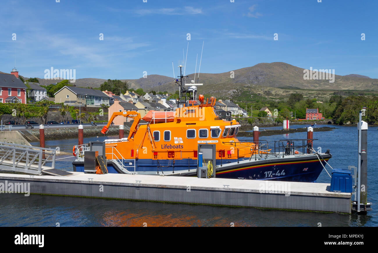 Rnlb Annette hutton,à castletownbere Severn, la classe est le plus grand bateau de sauvetage utilisés par la Royal National Lifeboat Institution. Banque D'Images