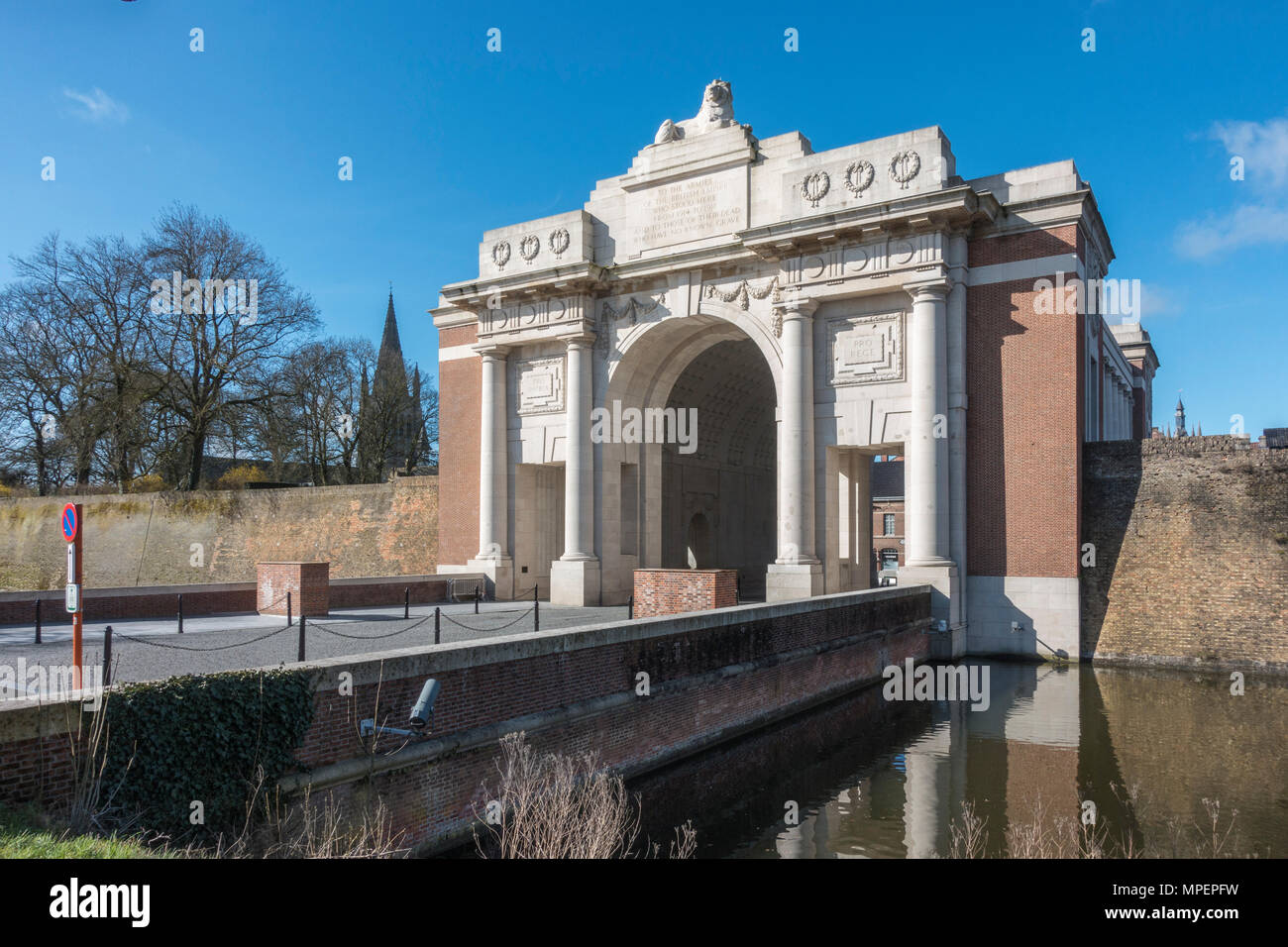 Porte de Menin, Arc de Triomphe, monument commémoratif de guerre britannique de la Première Guerre mondiale, Ypres, Flandre occidentale, Belgique Banque D'Images