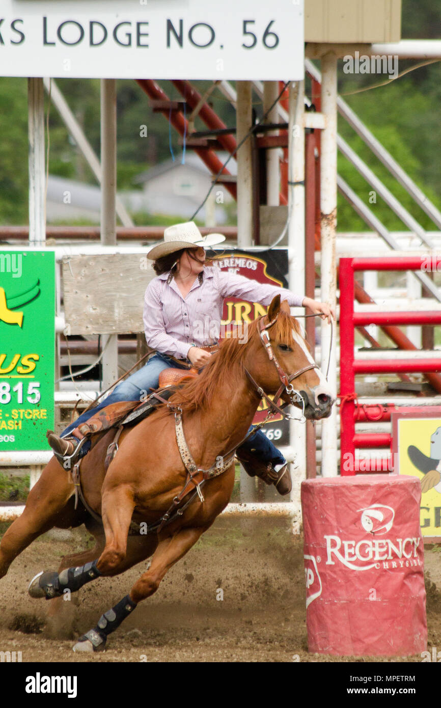 Mesdames les courses de barils. Banque D'Images
