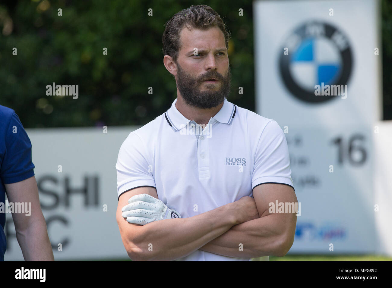 Wentworth, au Royaume-Uni. 23 mai 2018. ' M. Gray va jouer vous avez maintenant' 50 nuances de grey star Jamie Dornan pratiquer son swing sur le PGA Pro Am à Wentworth. De concert avec les autres acteurs Matthew Goode (la Couronne et Downton Abbey) et Dougray Scott (la femme en blanc) les trois acteurs participent à l'Assemblée Pro Am sur le West Course à Wentworth. D'autres personnes jouant : one direction(une direction) Piers Morgan et Pep Guardiola Crédit : David Betteridge/Alamy Live News Banque D'Images