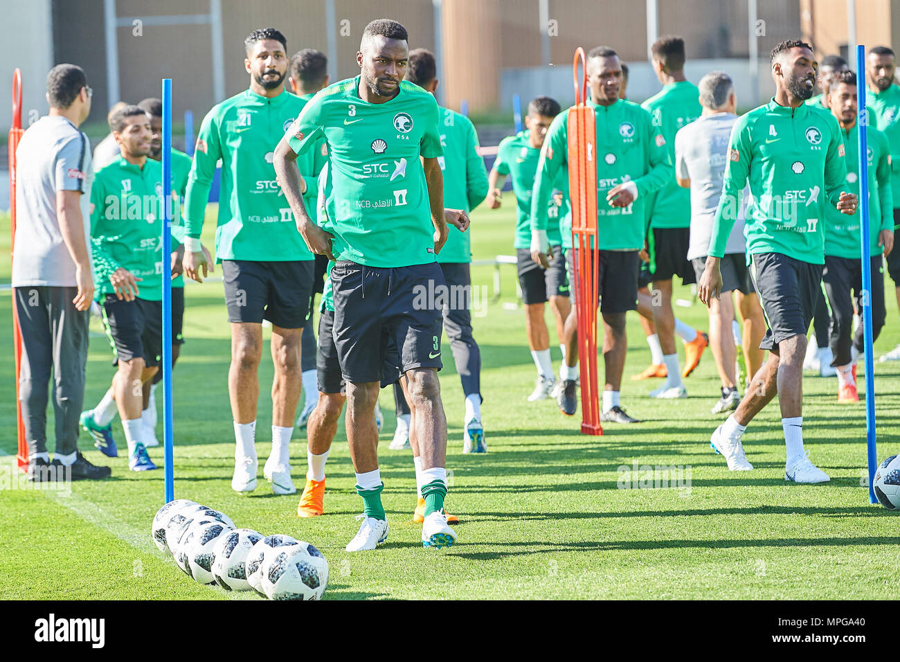 Bad Ragaz, Suisse. 23 mai 2018. L'équipe nationale de football de l'Arabie saoudite lors d'une session de formation sur le terrain de sport Ri-Au à Bad Ragaz. L'équipe autour du président Adel Ezzat et entraîneur Juan Antonio Pizzi est d'un séjour à Bad Ragaz pendant deux semaines et demie à l'établissement de la Coupe du Monde de la final du tournoi en Russie. Crédit : Rolf Simeon/Alamy Live News Banque D'Images