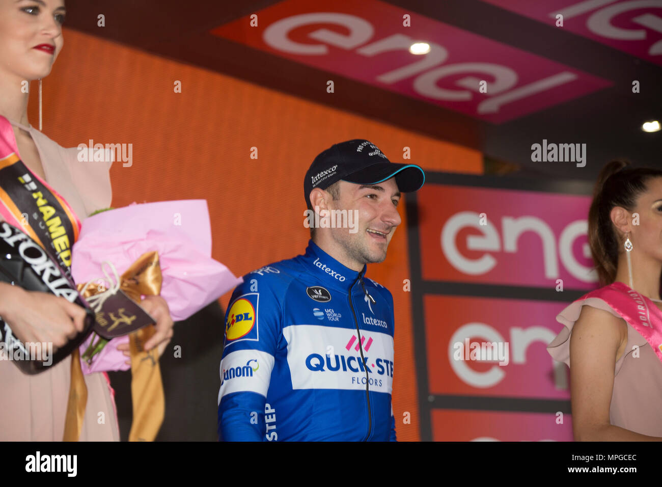 Iseo, Italie. 23 mai, 2018. Fin de l'étape 17 étape Elia Viviani délicieuses Floorsduring le 101ème Tour de France 2018 Étape 17, Riva del Garda-ISEO FRANCIACORTA (Stade), 155 km le 23 mai 2018 à Iseo, Italie Crédit : Fabio Averna/Alamy Live News Banque D'Images