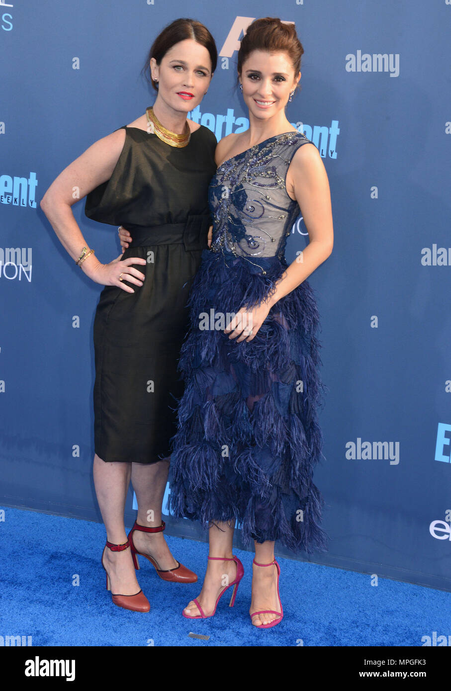 Robin Tunney et Shiri Appleby au 22e CriticsÕ Choice Awards au Barker Hangar à Santa Monica/los Angeles. 11 Décembre, 2016.Robin Tunney et Shiri Appleby événement dans la vie d'Hollywood, Californie - Red Carpet Event, USA, Cinéma, Célébrités, photographie, Bestof, Arts, Culture et divertissement, Célébrités, Mode Topix Meilleur de Hollywood, la vie, événement dans la vie d'Hollywood, Californie - Tapis rouge et en backstage, cinéma, télévision, Célébrités célébrités Musique, Arts, Culture et divertissement, vertical, une seule personne, la photographie, l'enquête , tsuni@Gamma-USA.com Tsuni Crédit Banque D'Images