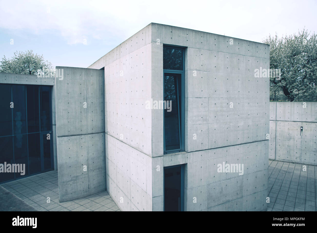 WEIL AM RHEIN, ALLEMAGNE - Avril 2018 : bâtiment de Tadao Ando à Vitra Campus. Banque D'Images