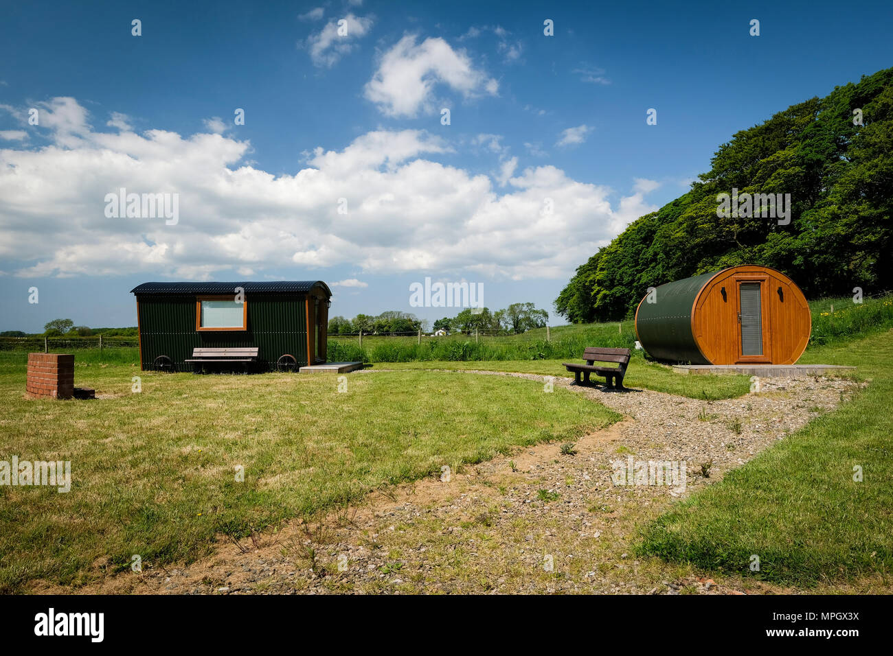 Camping gousses dans les motifs de la main & Dagger pub dans la campagne du Lancashire près de Blackpool et Preston Banque D'Images