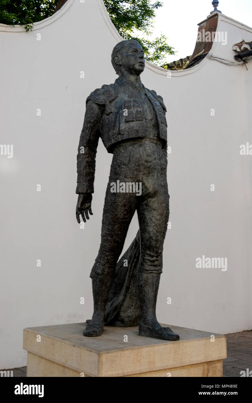 Une statue de Ronda est née le célèbre torero, Antonio Ordoñez, 1932 - 1998, Ronda, Espagne. Il est le fils de Cayetano Ordonez y Aguilera. Sa statue st Banque D'Images