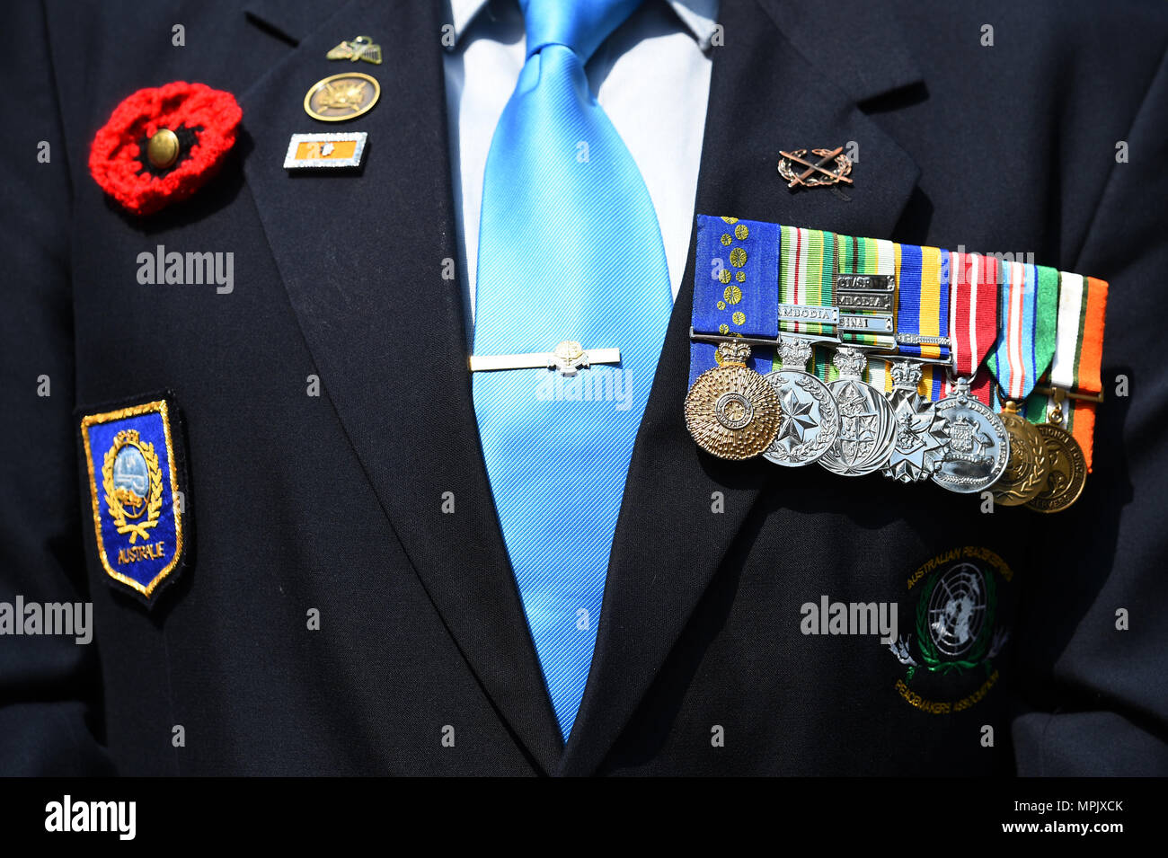 Médailles appartenant au conseiller national de l'Australian Peacekeeper & Peacemaker Veterans Association Paul Copeland, à la suite d'une cérémonie pour rappeler les soldats de la paix des Nations Unies tombés, au Cenotaph sur Whitehall à Londres. Banque D'Images