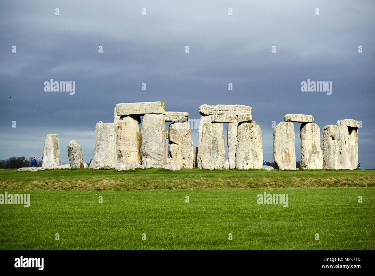 Avis du cercle de sarsen pierres avec linteau stones stonehenge wiltshire england uk Banque D'Images