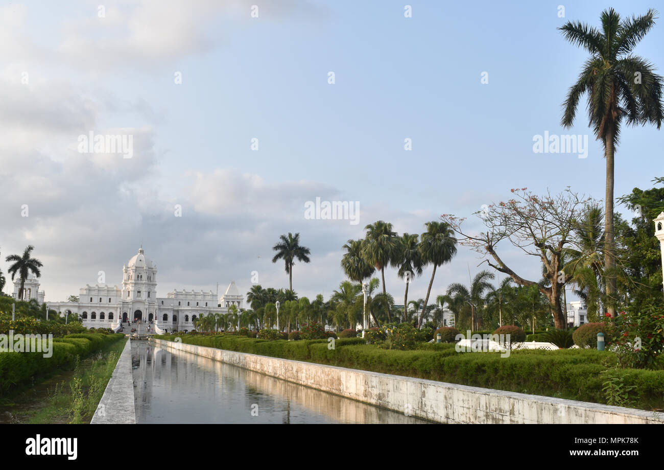 Gros plan palais indien blanc Ujjayanta Palace à Agartala Tripura Banque D'Images