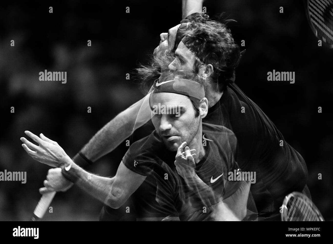 Novak Djokovic Vs Roger Federer au cours de la troisième journée de la 2015 Barclays ATP World Tour Finals - O2 Arena London en Angleterre. 17 novembre 2015 --- Image par © Paul Cunningham Banque D'Images