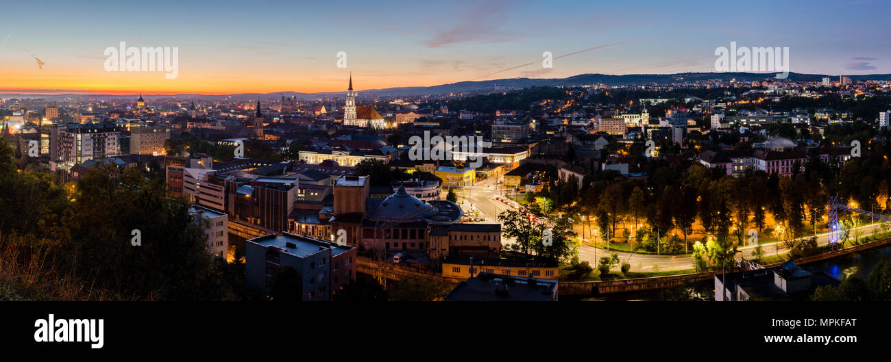 Vue panoramique sur Cluj Napoca par temps clair matin Banque D'Images