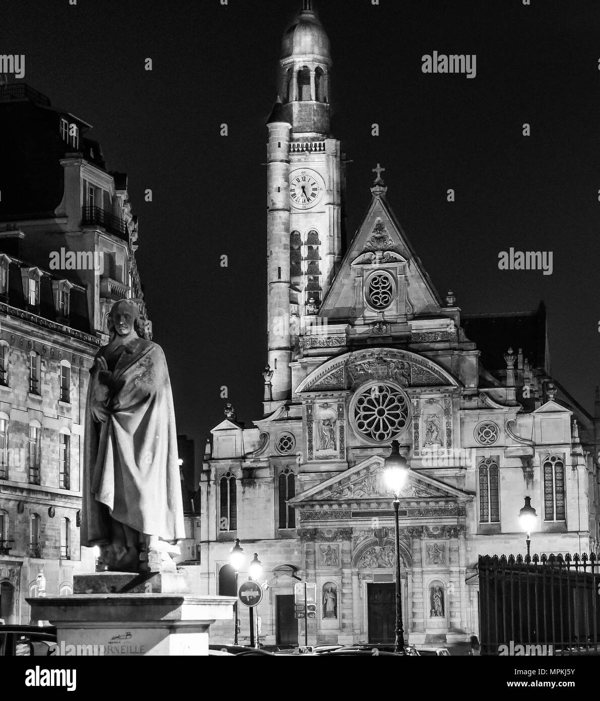 L'église Saint Etienne du Mont à Paris la nuit dans 5ème arrondissement Banque D'Images