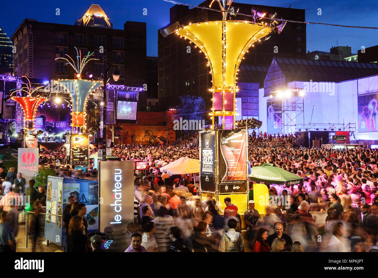 Canada,canadien,province de Québec,langue française,bilingue,Montréal,place des Arts,Festival international de Jazz de Montréal,foire festivals,audienc Banque D'Images