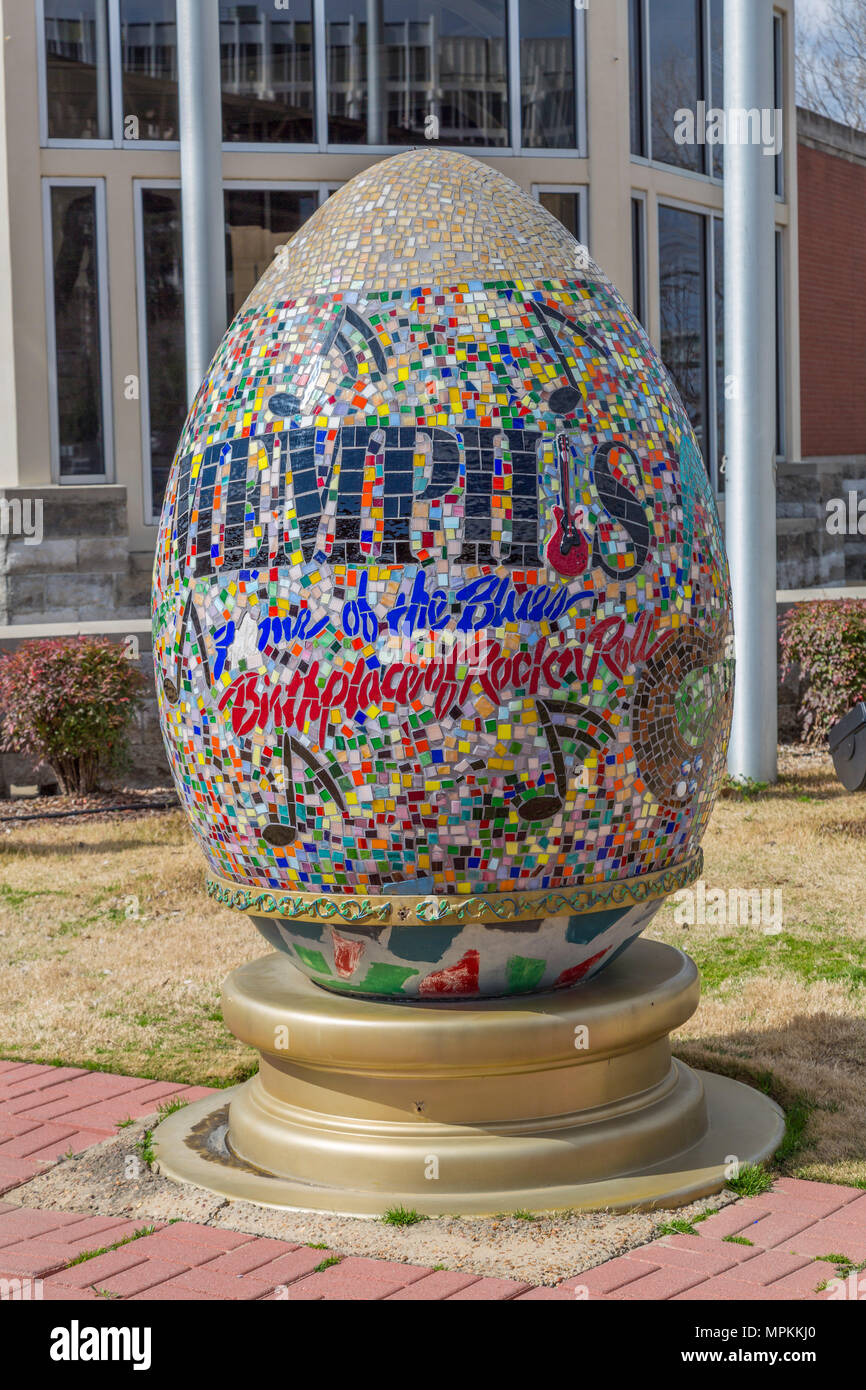 Memphis Egg Mosaic devant le B.B. I-40Centre d'accueil King and Elvis Presley dans le centre-ville de Memphis, Tennessee Banque D'Images