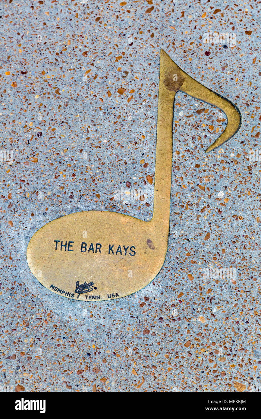 Mémorial de notes de musique en cuivre pour le groupe de musique Bar Kays sur le trottoir de Beale Street à Memphis, Tennessee Banque D'Images