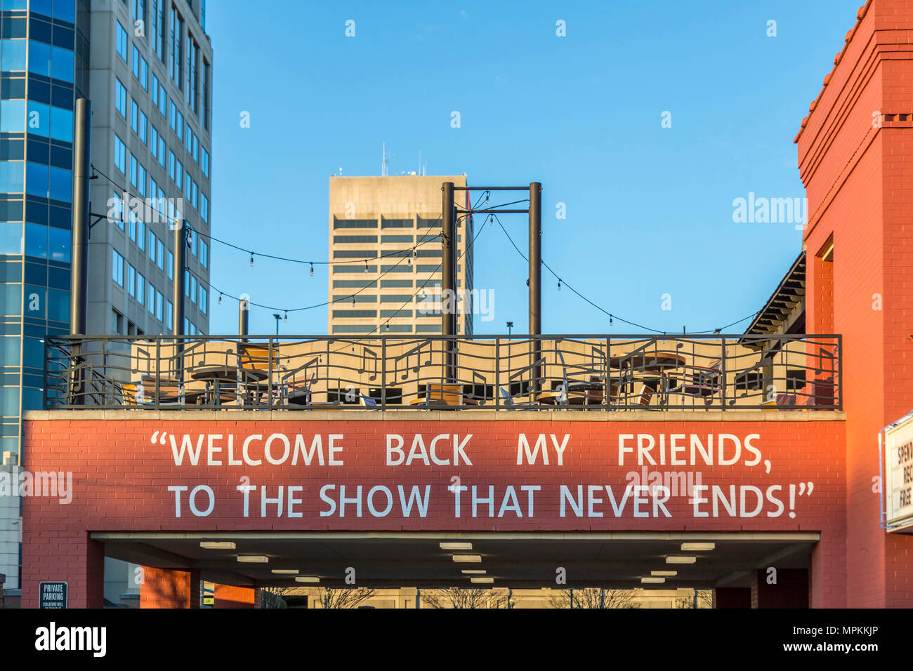 Paroles de la chanson Emmerson, Lake et Palmer sur un bâtiment dans le centre-ville de Memphis, Tennessee Banque D'Images