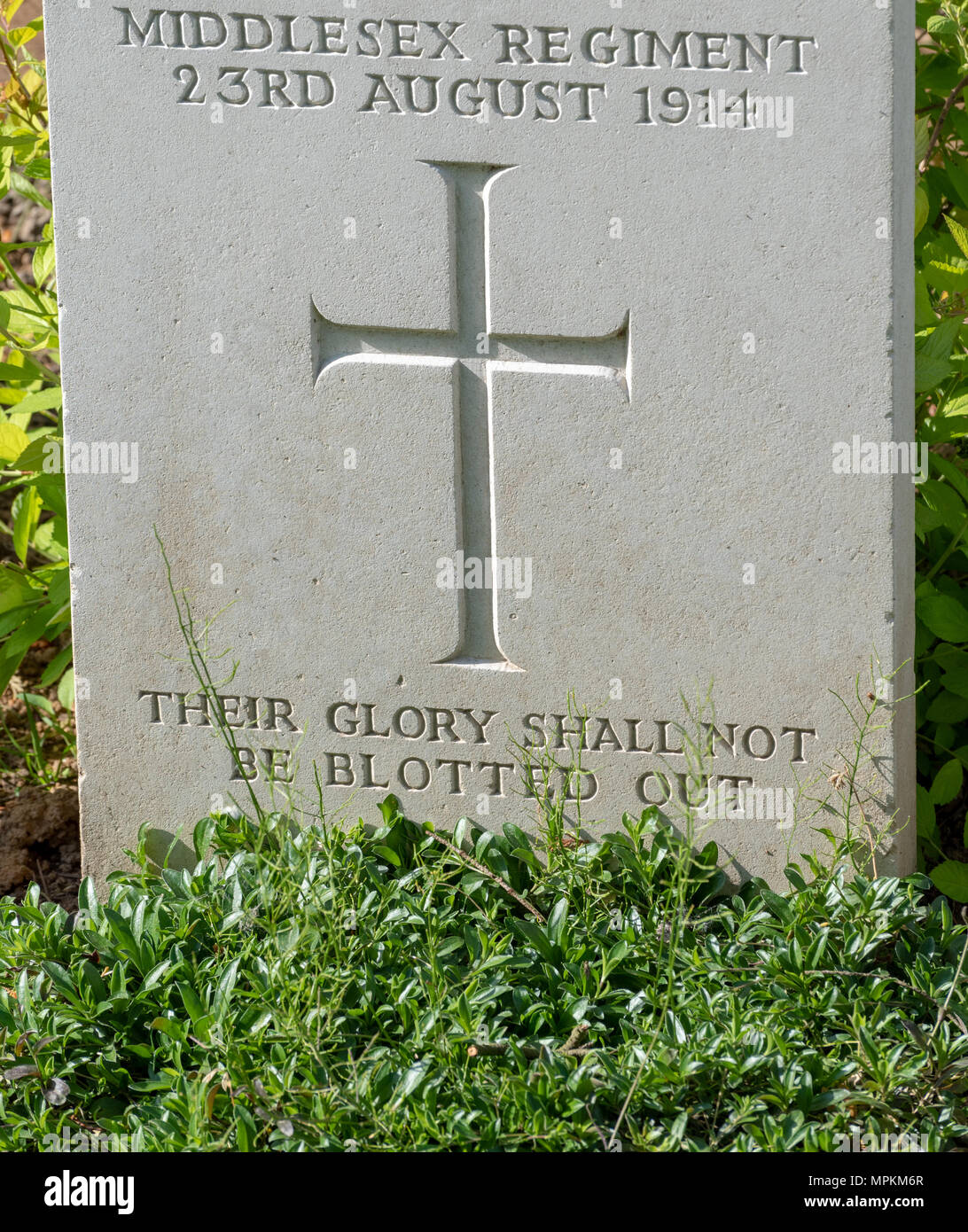 Tombe de guerre soldat britannique du Middlesex Regiment à St Symphorien Cimetière militaire près de Mons, Belgique Banque D'Images