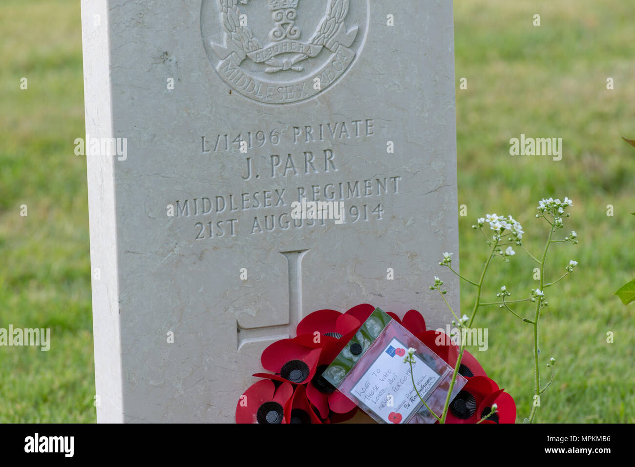 Tombe de John Parr, l'on croit être le premier soldat BEF tués durant la Première Guerre mondiale Le cimetière militaire de Saint-Symphorien, près de Mons, Belgique Banque D'Images