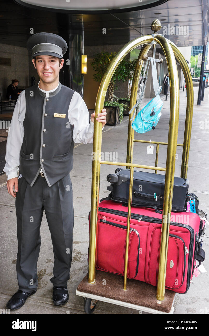 Hotel doorman luggage Banque de photographies et d'images à haute  résolution - Alamy