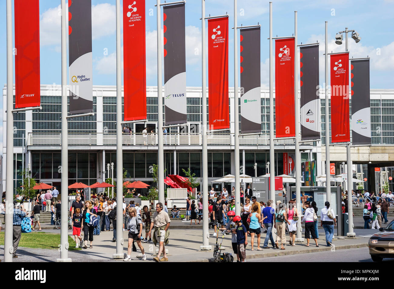 Montréal Canada, Québec province, St. Fleuve Lawrence,Promenade du Vieux Port,Pavillon Jacques Cartier,bannières,Canada070708079 Banque D'Images