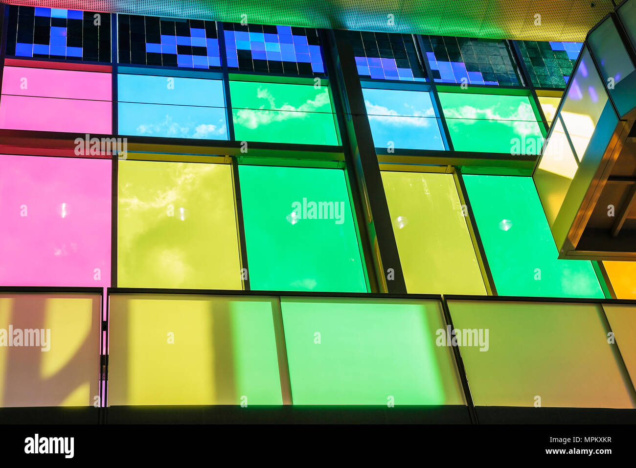 Montréal Canada,province de Québec,Palais de Congrès,Centre des congrès,centre,panneaux de verre colorés,Canada070708086 Banque D'Images