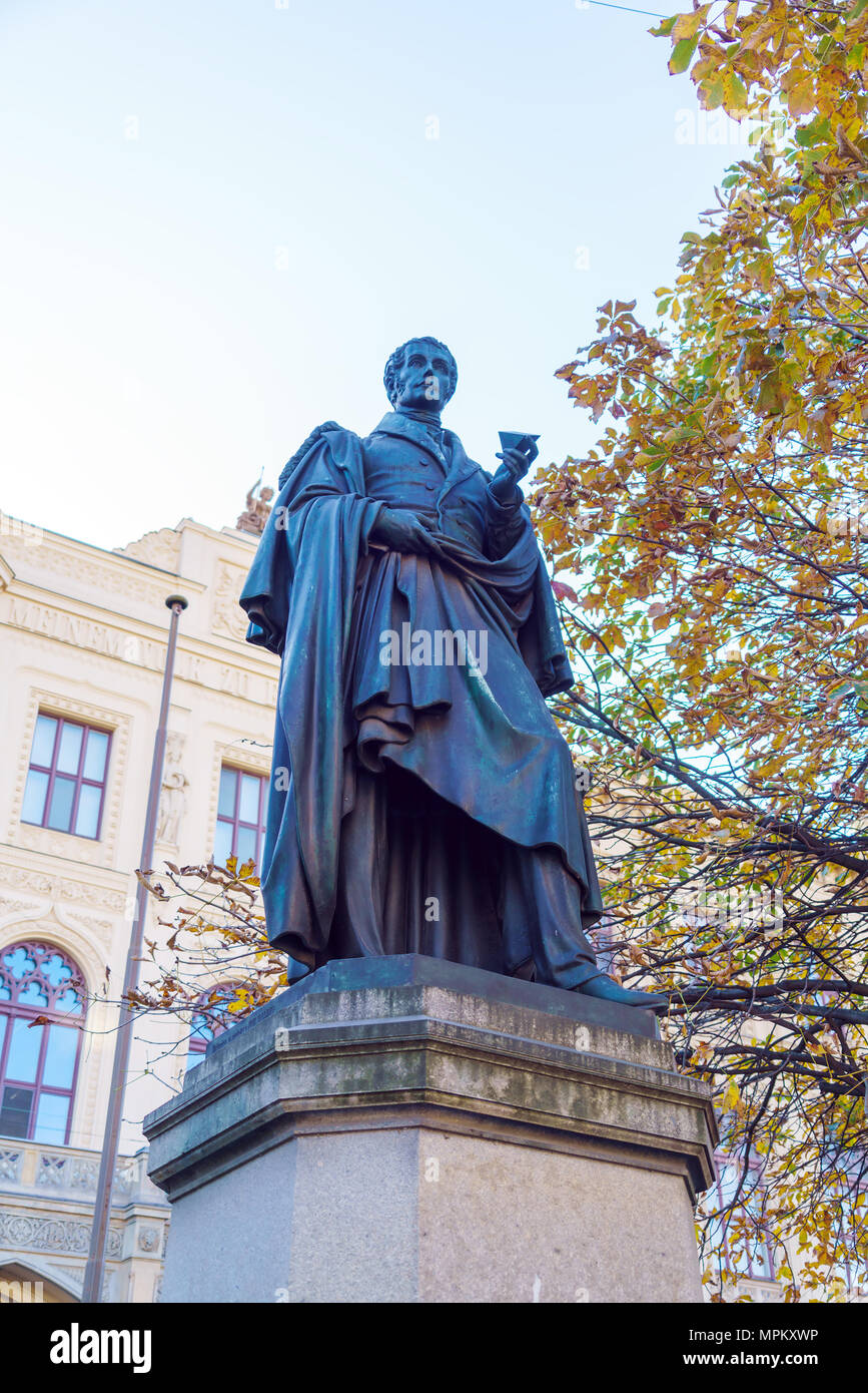 Statue de physicien bavarois Joseph von Fraunhofer (1868) de Johann von Halbig sur la Maximilianstrasse, Munich, Allemagne Banque D'Images