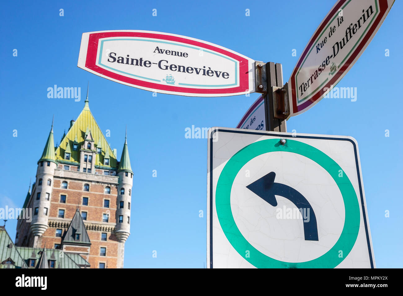 Québec Canada,haute ville,Fairmont le Château Frontenac,hôtel,tour centrale construite en 1924,panneau de rue,Canada070710006 Banque D'Images