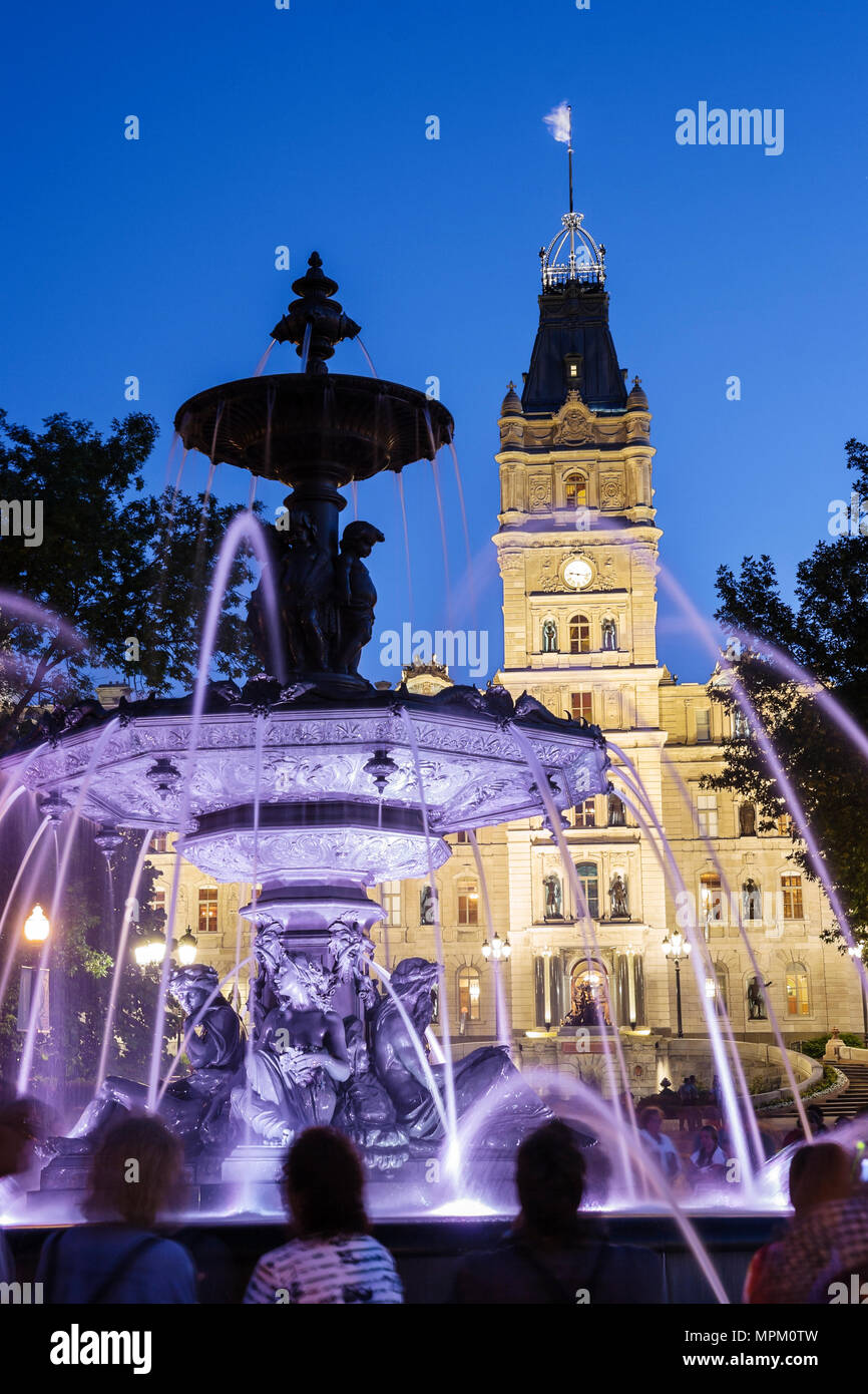 Québec Canada,Hôtel du Parlement,édifice du Parlement,fontaine publique,crépuscule,soirée,gouvernement,Canada070712247 Banque D'Images