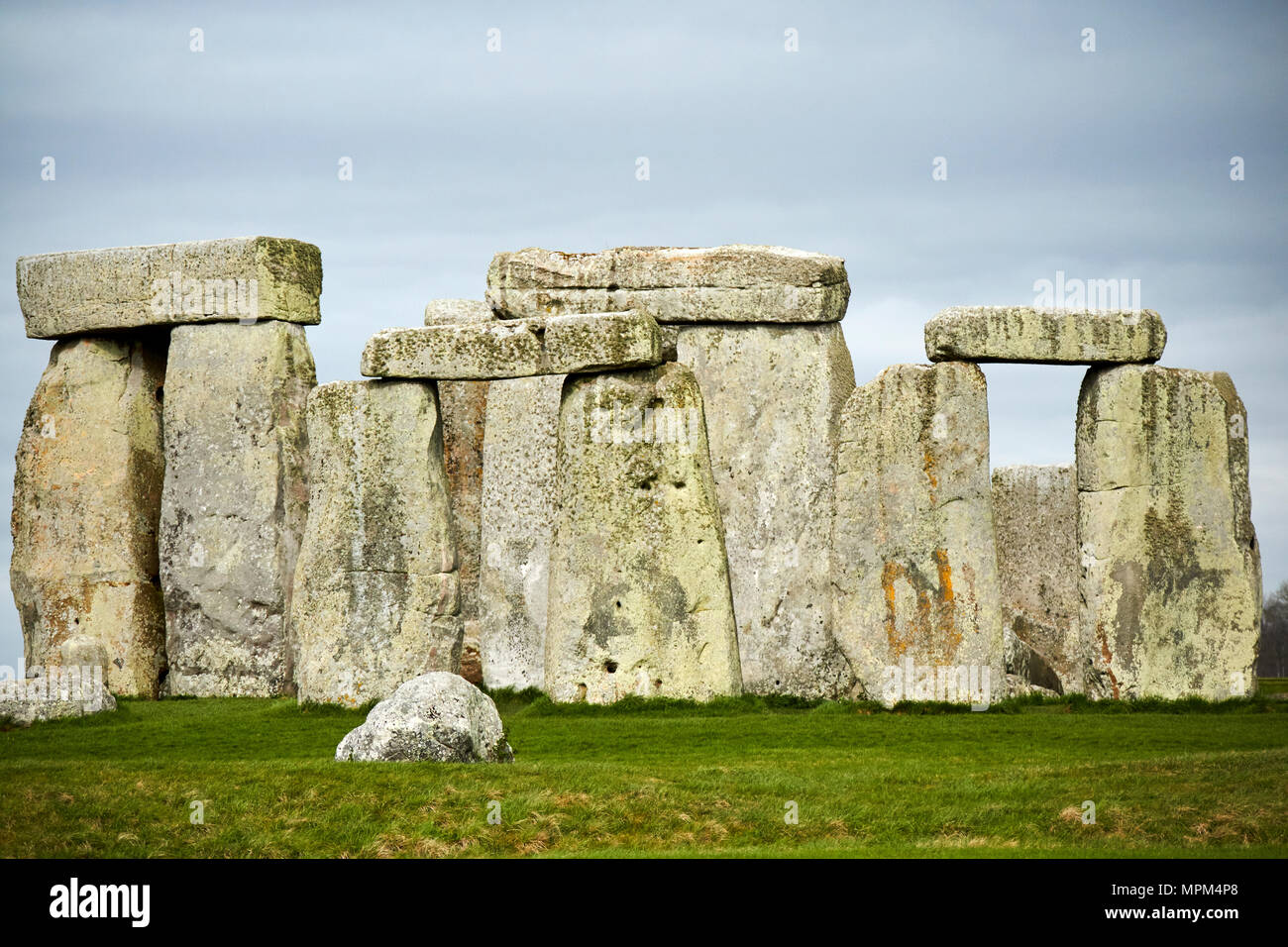 Avis du cercle de sarsen pierres avec linteau stones stonehenge wiltshire england uk Banque D'Images