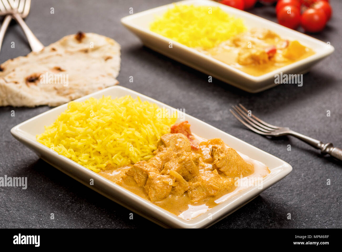 Beurre masala poulet avec riz au jasmin et chapati Banque D'Images