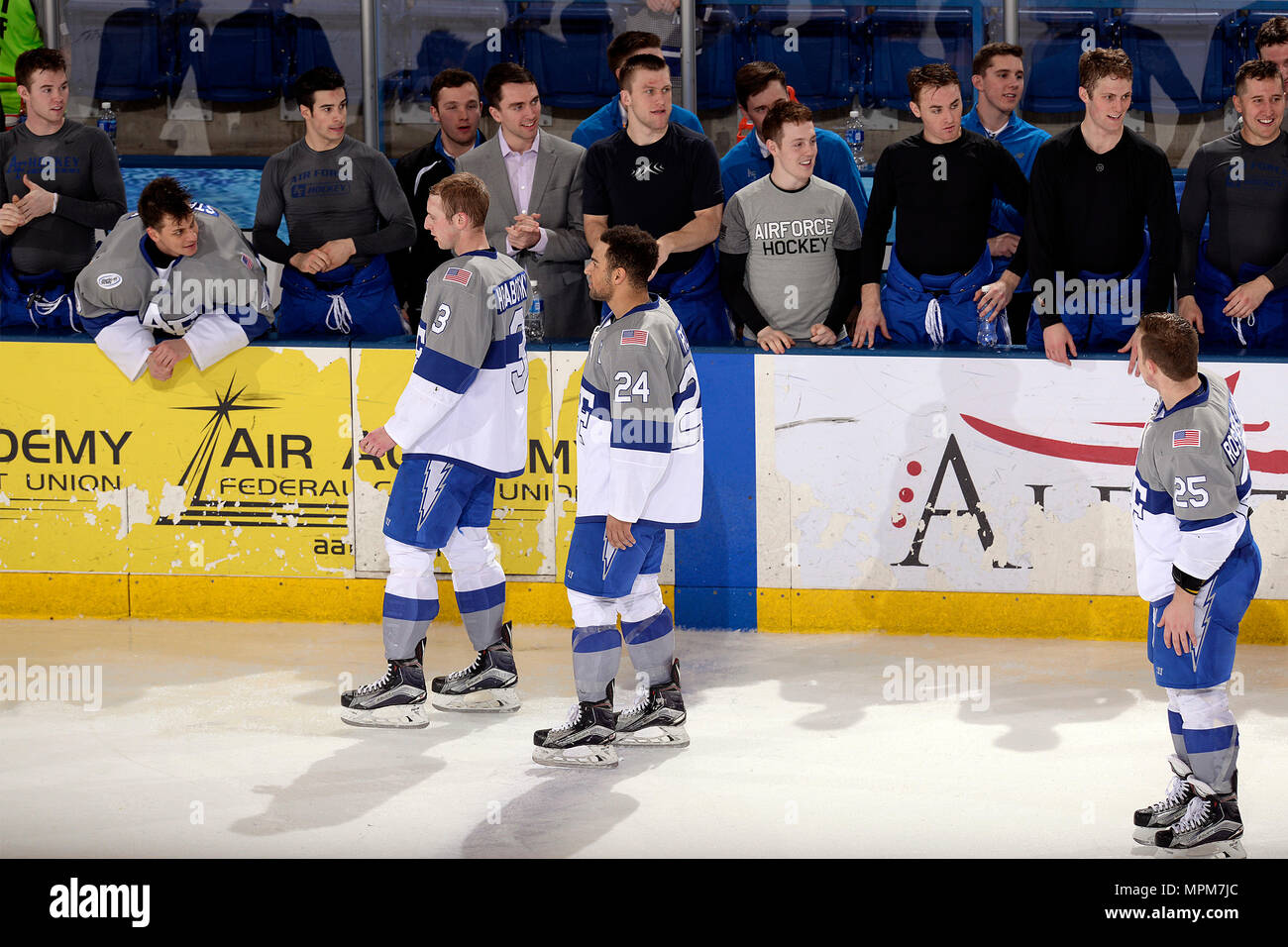 Les trois membres principaux de l'US Air Force Academy Falcons hockey ...