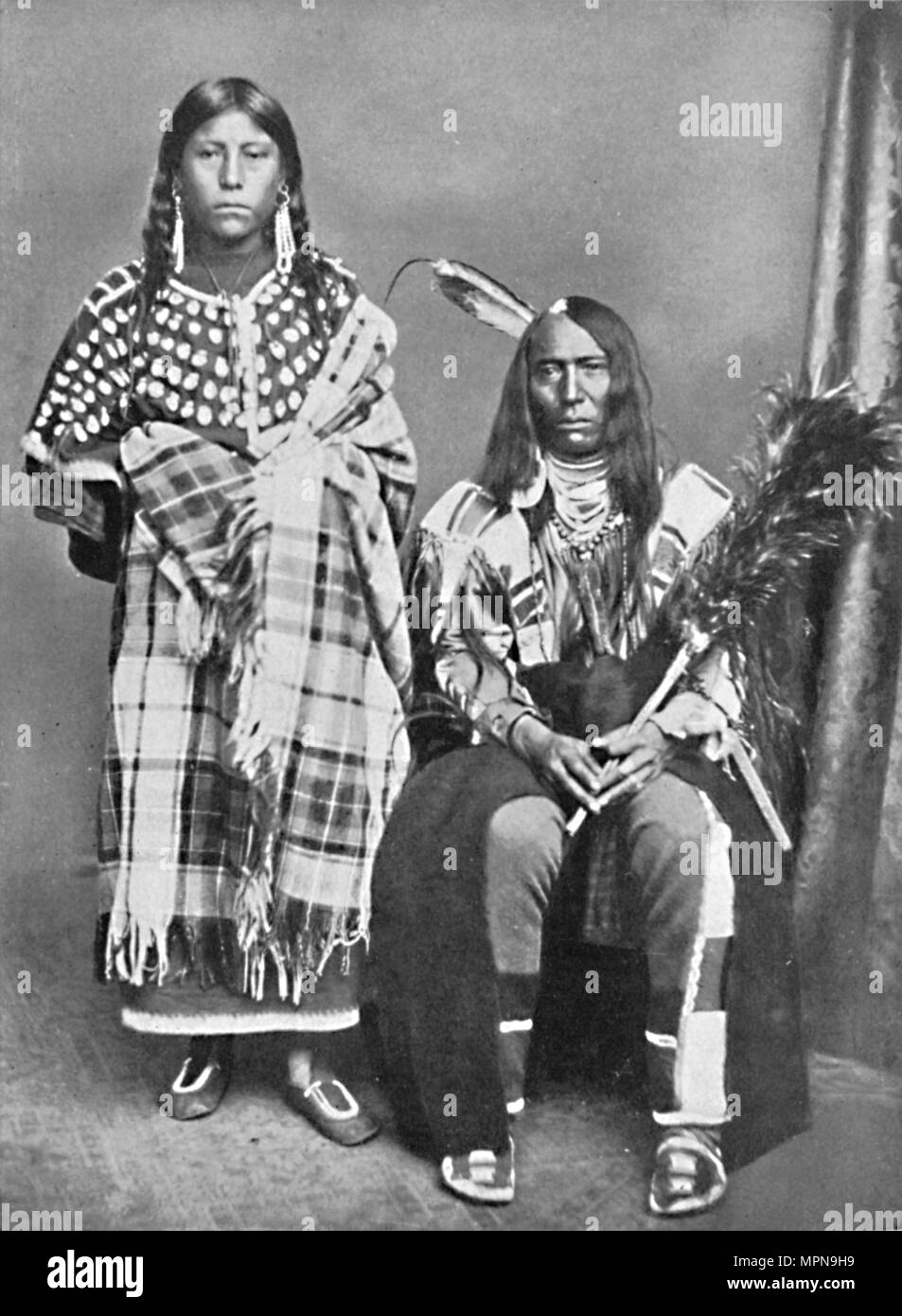 Un chef sioux et sa squaw, 1912. Artiste : Robert Wilson Shufeldt. Banque D'Images