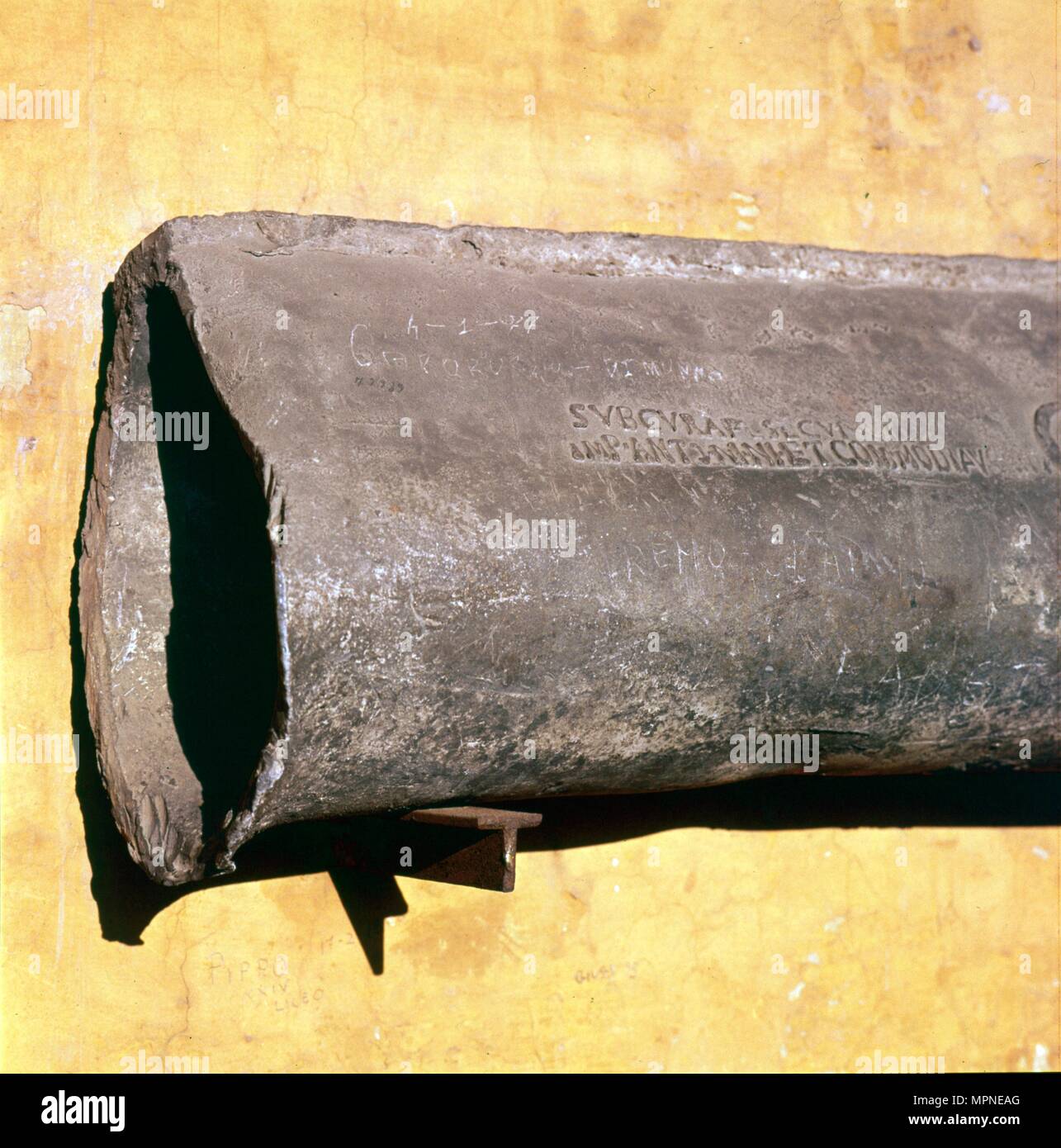 Plomb romain Water-Pipe avec inscription, c 2siècle. Artiste : Inconnu. Banque D'Images