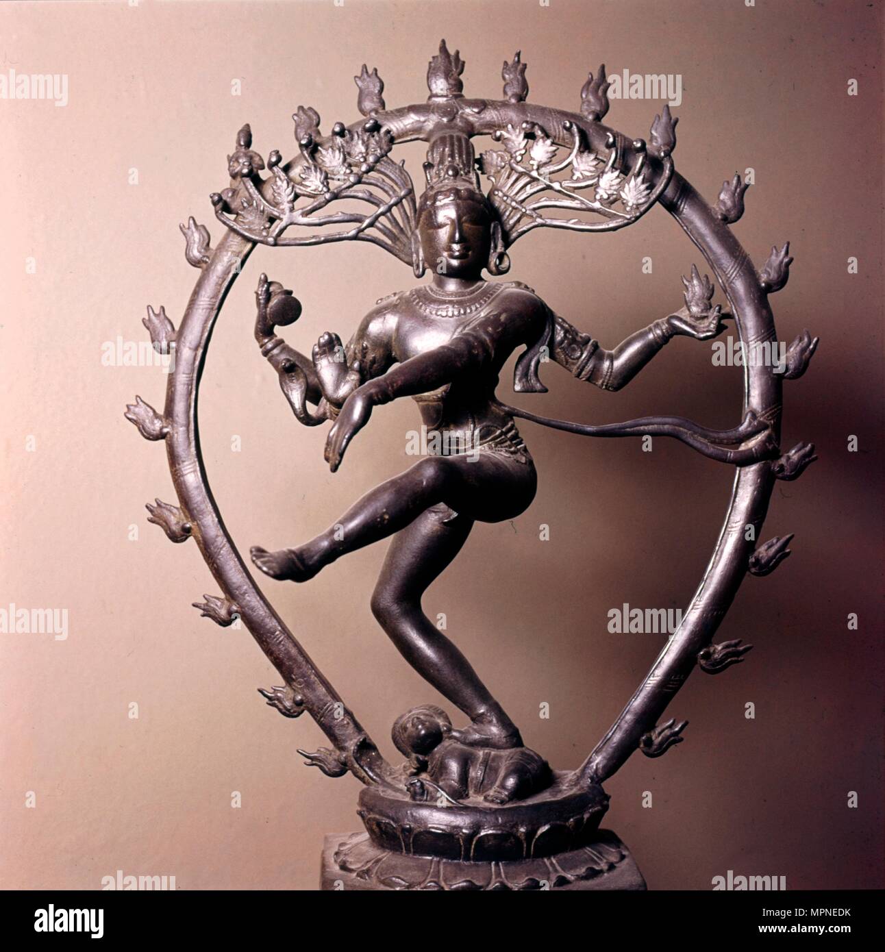 Siva en tant que Seigneur de la danse indienne de Madras, Bronze, dynastie Chola (), 10e siècle : l'artiste inconnu. Banque D'Images