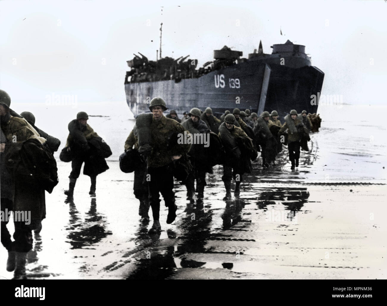 Les troupes américaines débarquent sur les sables de Normandie, 1944. Artiste : Inconnu. Banque D'Images