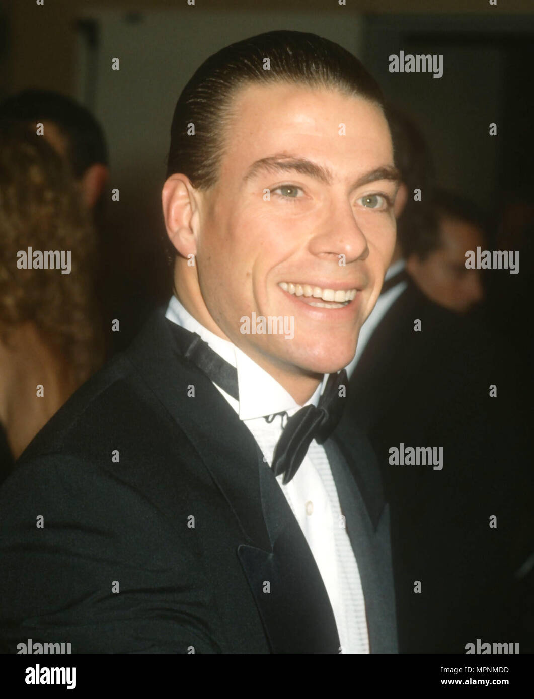 Los Angeles, CA - le 28 février : l'Acteur Jean-Claude Van Damme s'occupe le Conseil national du vieillissement rend hommage à Giancarlo Parretti le 28 février 1991 à l'hôtel Beverly Hilton à Beverly Hills, Californie. Photo de Barry King/Alamy Stock Photo Banque D'Images