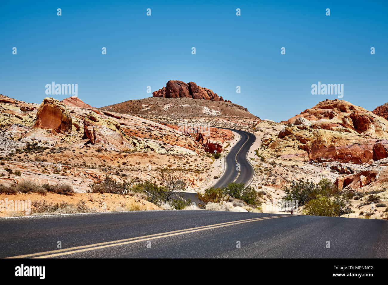 Photo d'un scenic route du désert, travel concept, USA. Banque D'Images