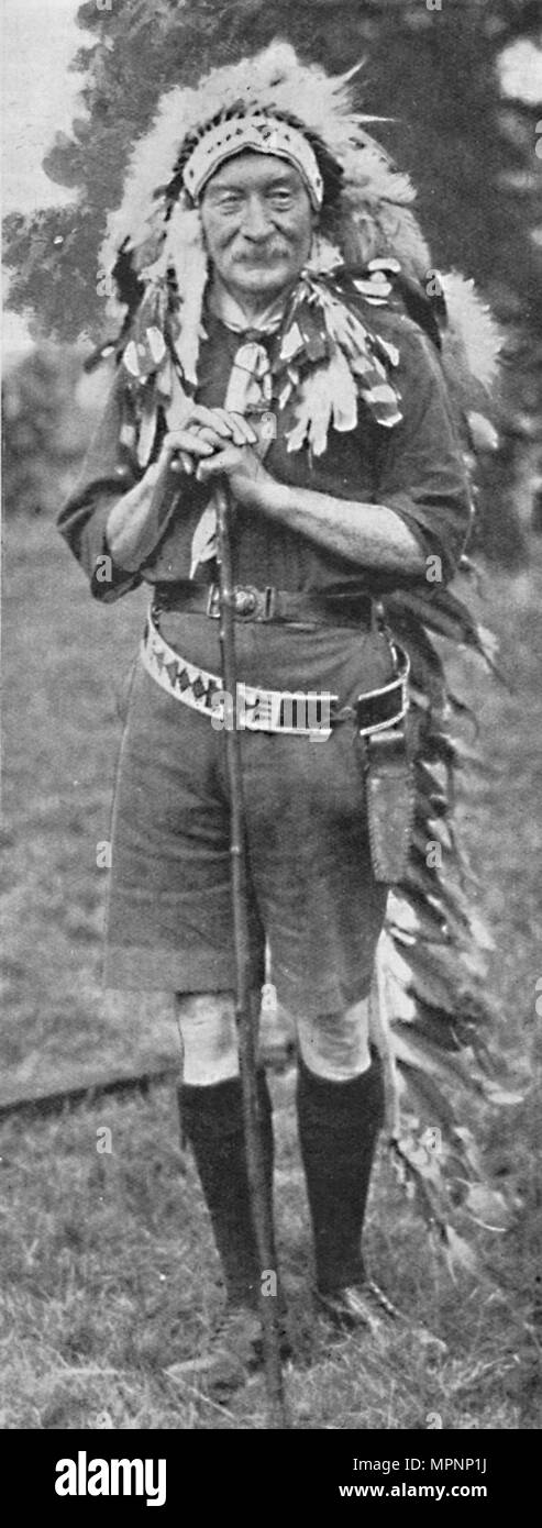 «Sir Robert Baden-Powell, revêtus de la robe d'une tribu indienne rouge', c1925. Artiste : Inconnu. Banque D'Images